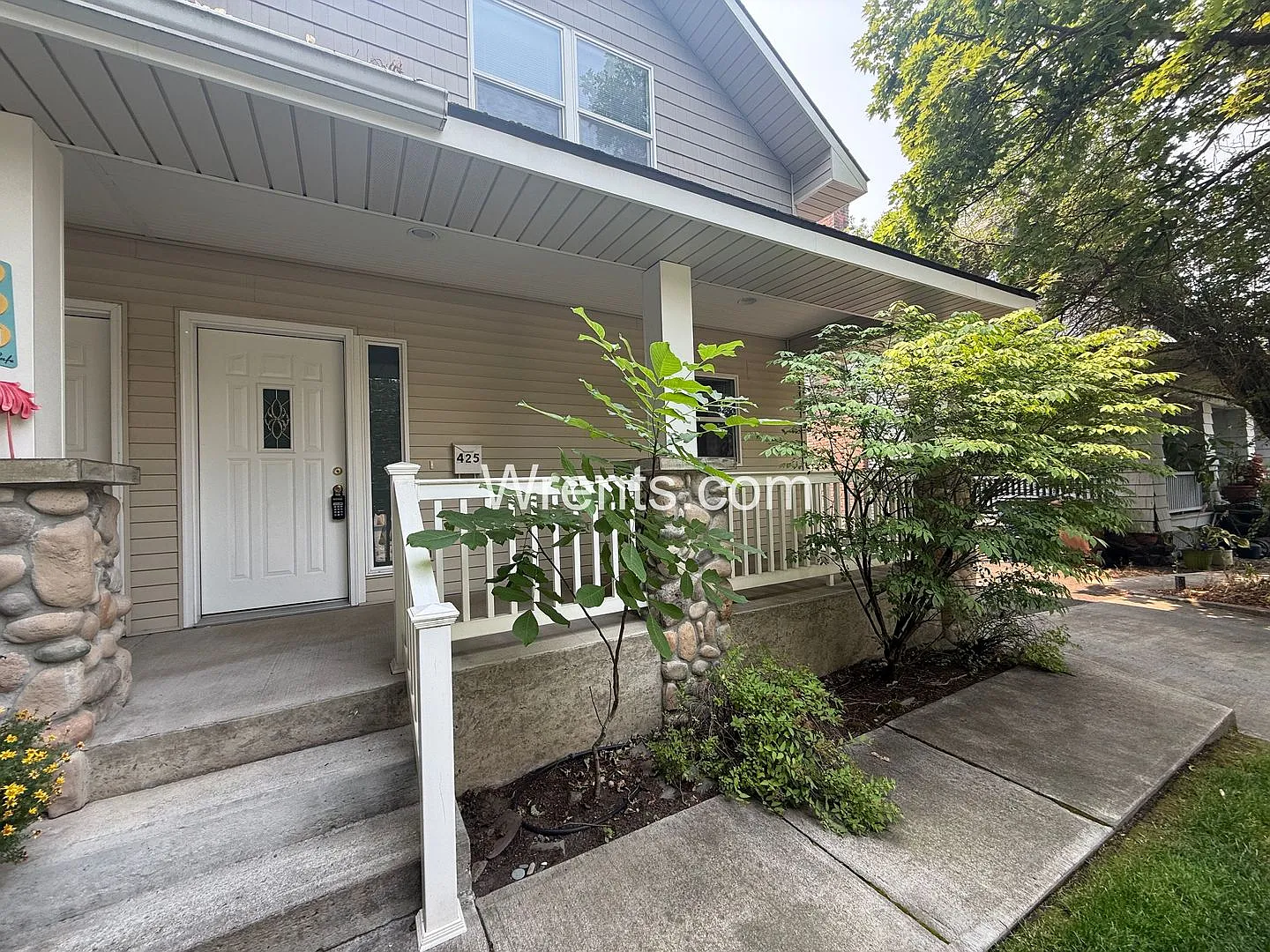 Coming Soon! South Hill Duplex With Garage & Utilities Included! — Photo 2