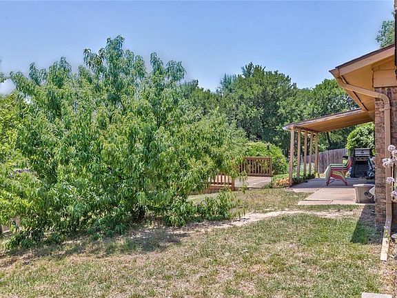 4th image of 808 Foxwood Pl