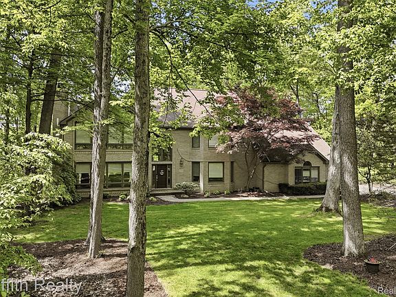 2nd image of 2018 Pine Hollow Trl
