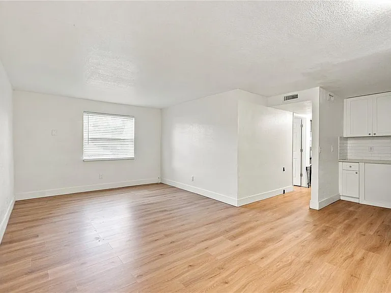 6701 S West Shore Blvd #7 — Photo 6