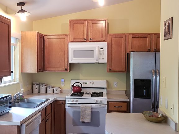 5th image of 1296 Queens Dr