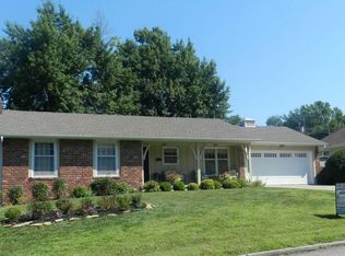1325W W Crestview Dr, Maryville, MO 64468