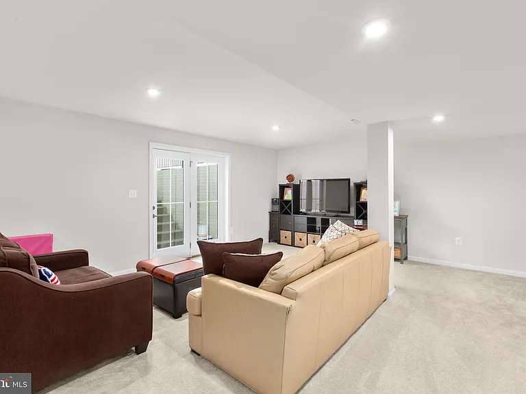 6427 Hawkeye Dr — Photo 41