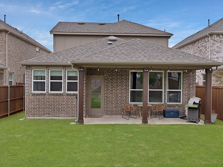 758 Creekwater Ln — Photo 24