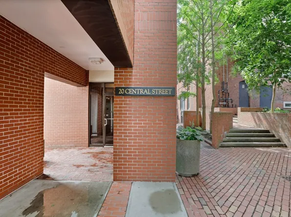 20 Central St APT 306, Salem, MA 01970