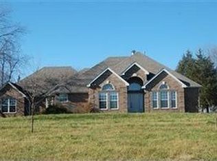 10067 Hunters Ridge Dr, Rolla, MO 65401