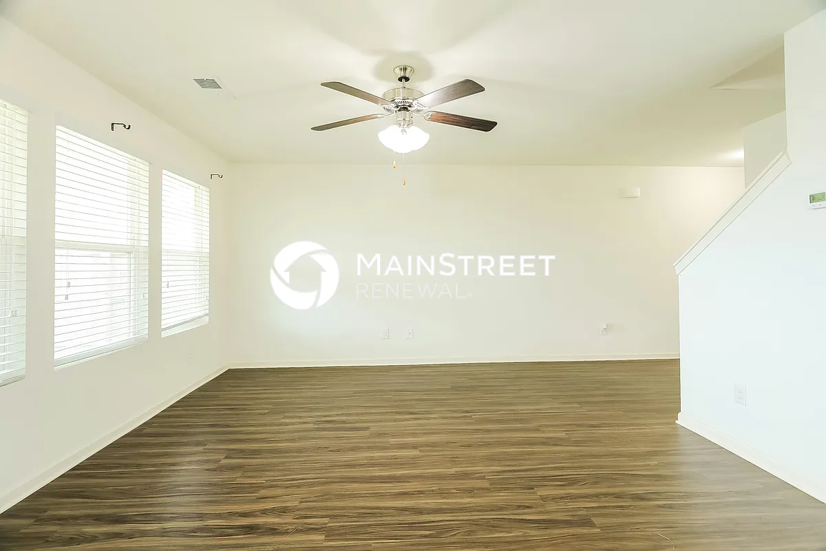 Living Room - 940 Hawthorn Ln