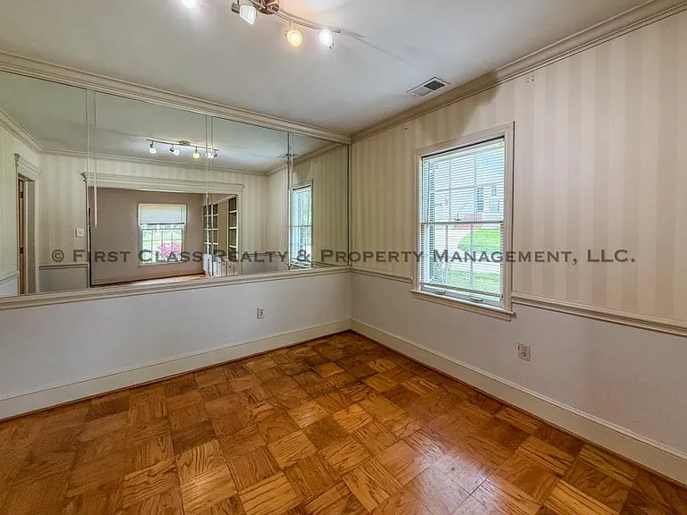 500 Ashworth Rd — Photo 15