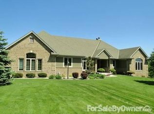 1490 Prairie Ln, Hubertus, WI 53033