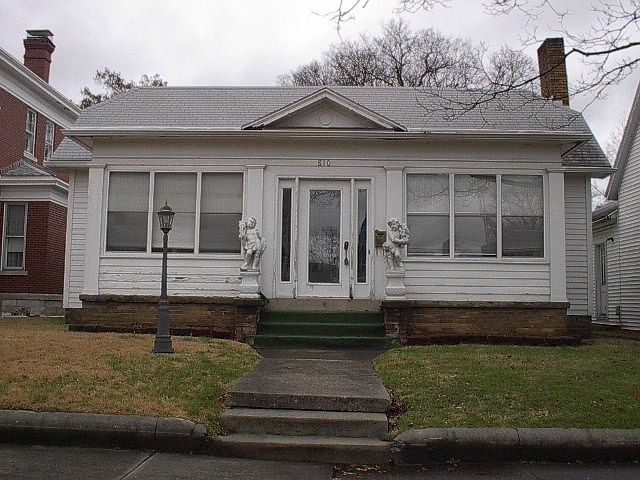 1st image of 810 Broadway St