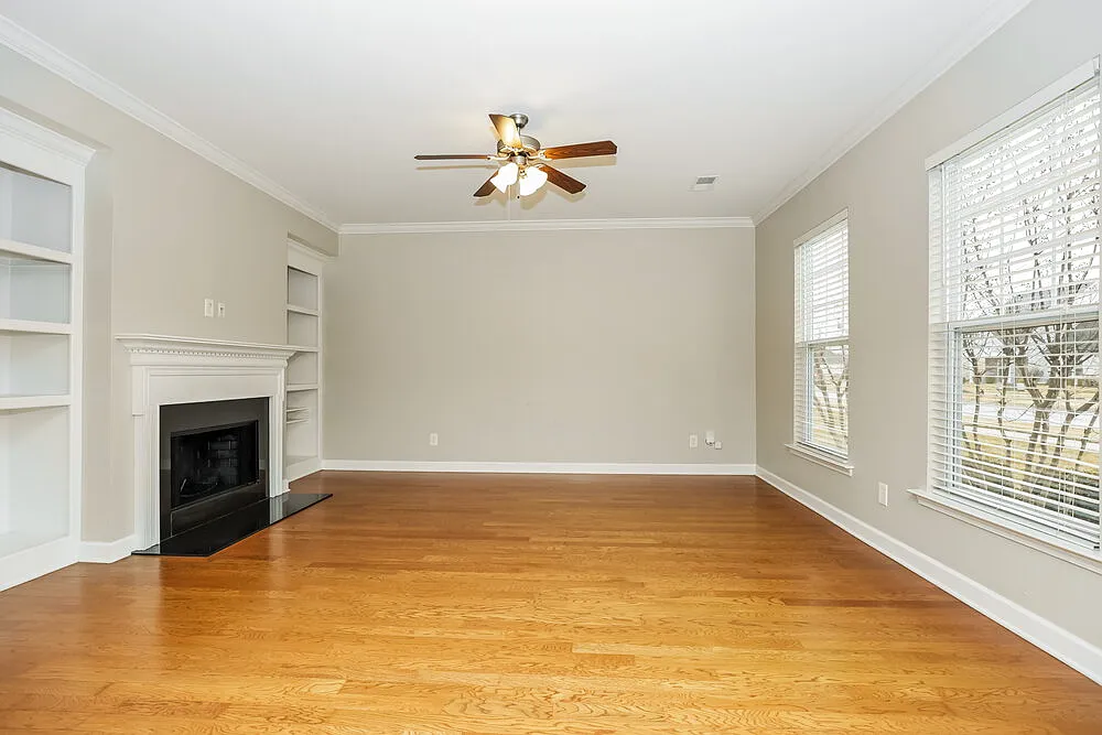 3 bed, 2.5 bath, 2182 sqft, $3,130 — Photo 4