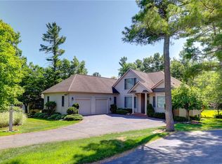 5558 Vardon Dr, Canandaigua, NY 14424