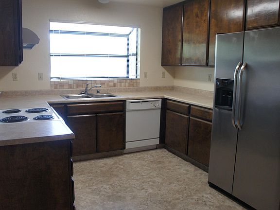 5th image of 3245 Holly Dr