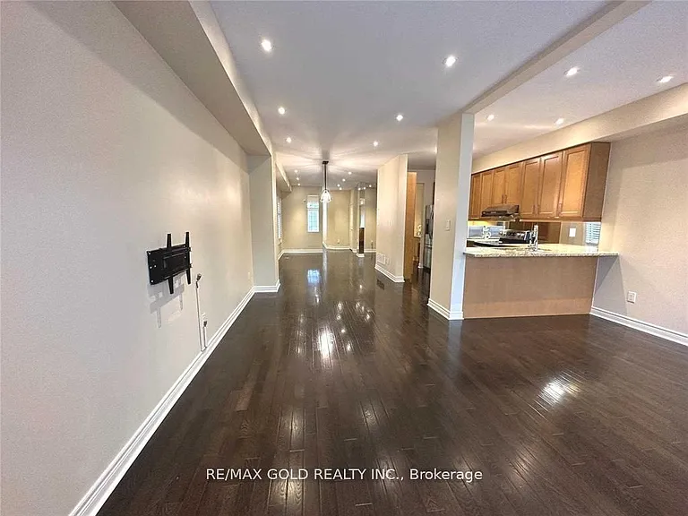 471 Meadowridge Ct — Photo 13