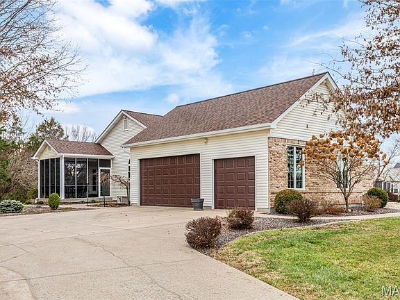 2nd image of 265 Camelot Dr