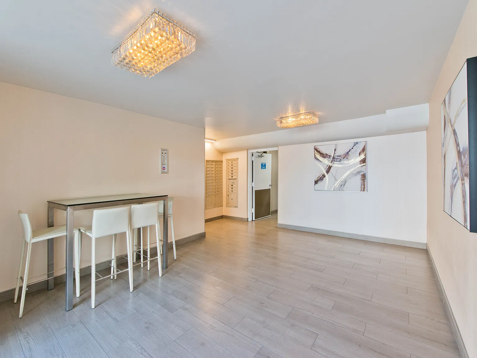 The Kelton Apartments — Photo 4