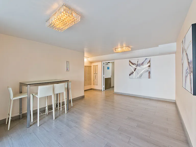 The Kelton Apartments — Photo 4