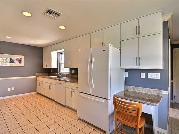 5th image of 5830 Magnolia Ln
