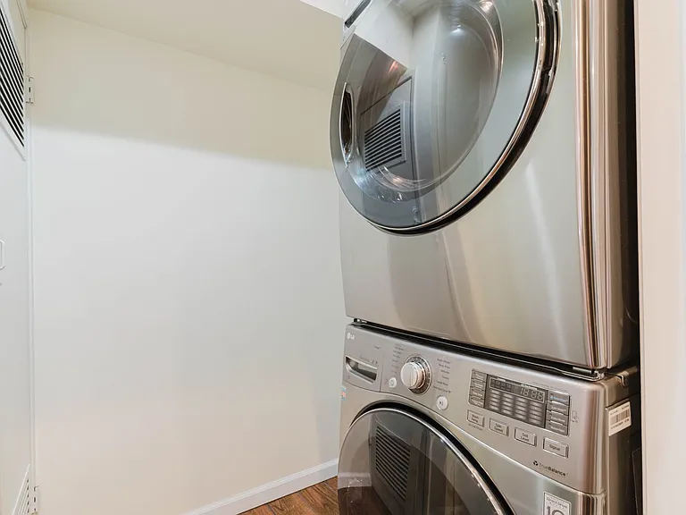 345 N Jackson St #309 — Photo 23