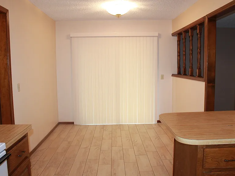1120 Tall Oaks Dr — Photo 6