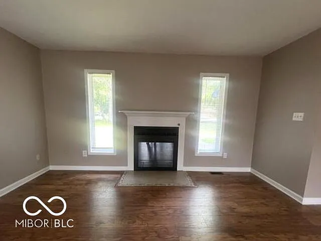 945 Fox Hill Dr — Photo 8