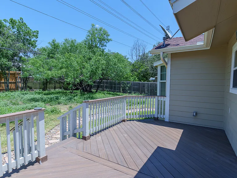 219 Colton Dr — Photo 16