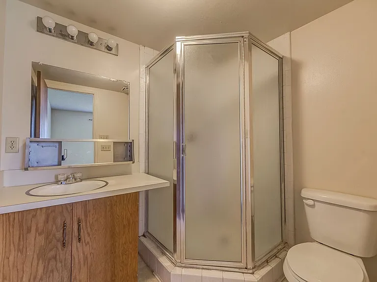 639 N University Ave #9 — Photo 11
