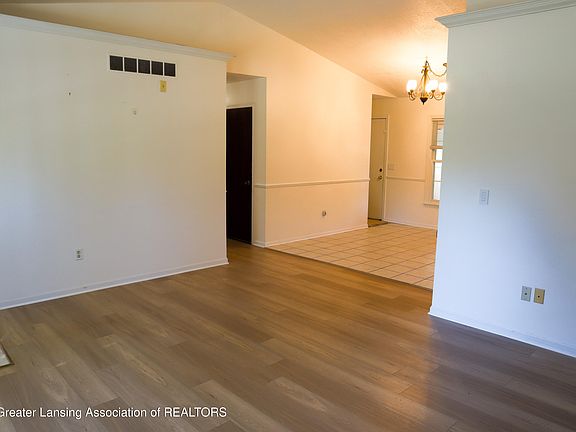 5th image of 2463 Tiffany Ln