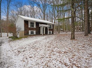 145 Cobblestone Dr, Milford, PA 18337