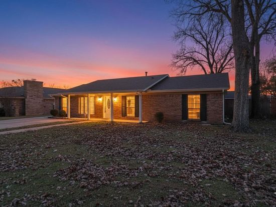 2134 Wellington Dr, Grand Prairie, TX 75051