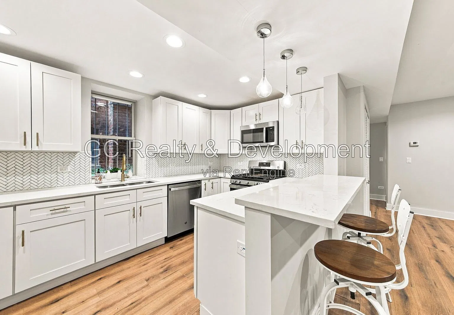 2 bed, 2.0 bath, 1035 sqft, $2,295 — Photo 2