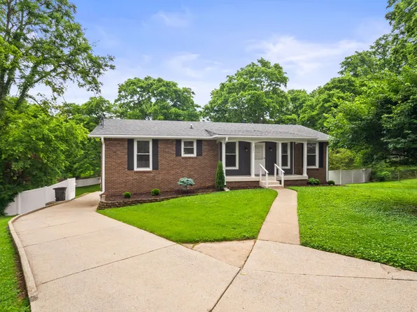 201 Gates Dr, Hendersonville, TN 37075