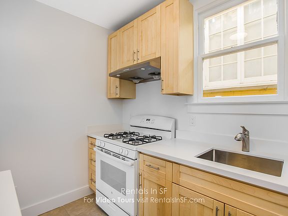 3rd image of 154 Yukon St