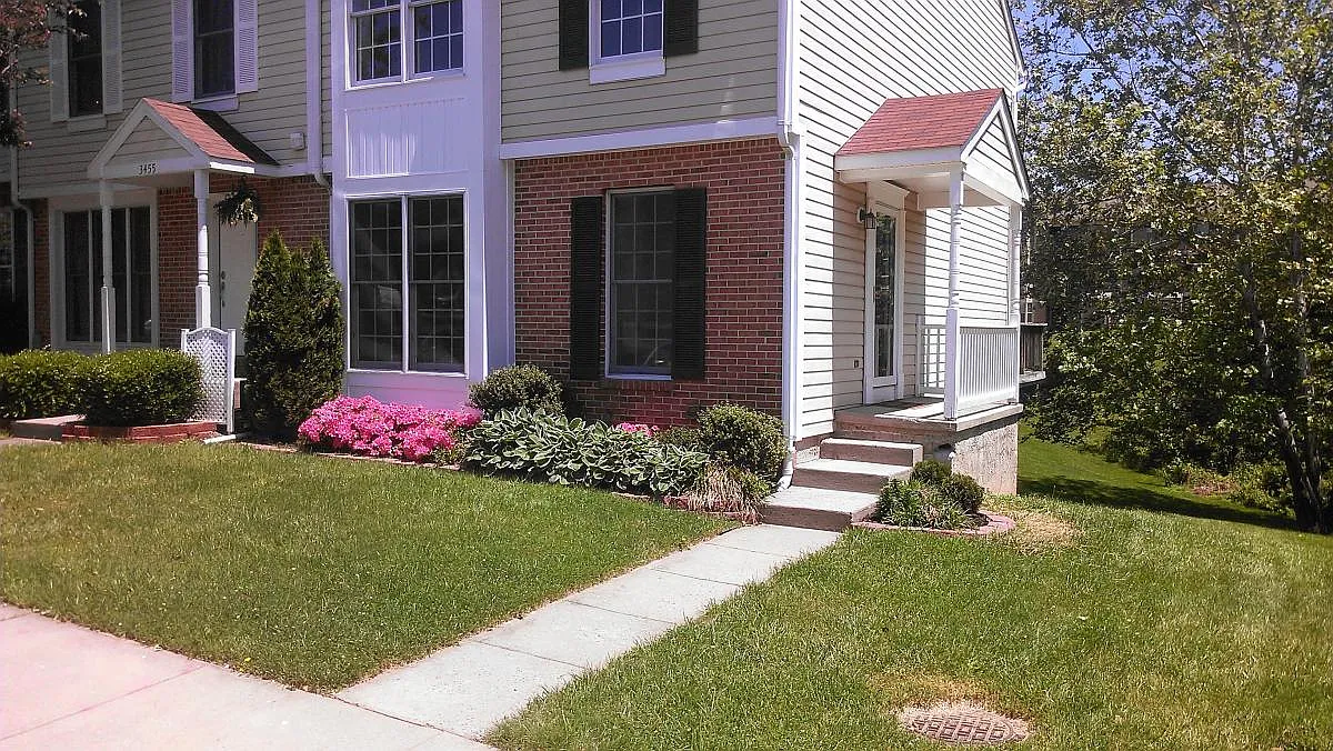 3 bed, 2.5 bath, 1256 sqft, $2,500 — Photo 2