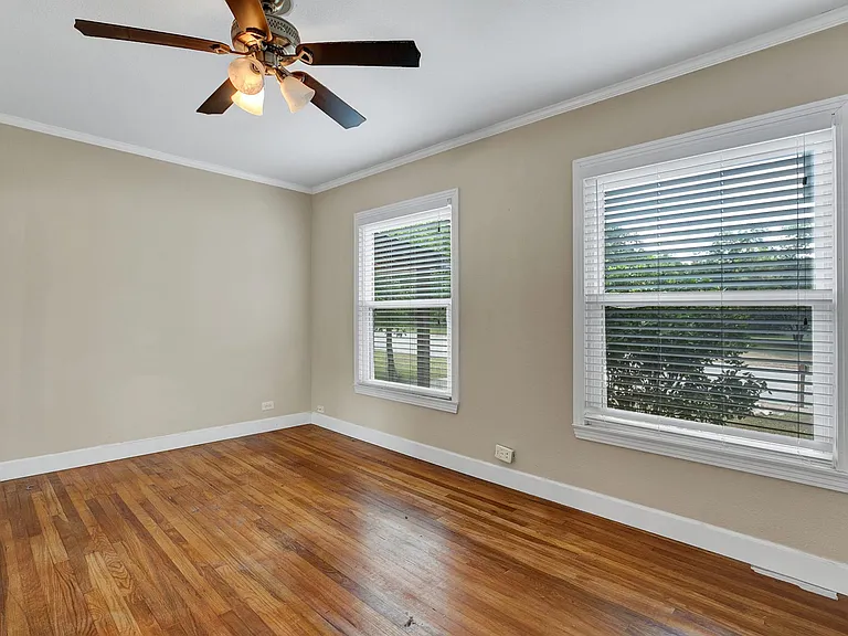 436 W Holland St — Photo 7