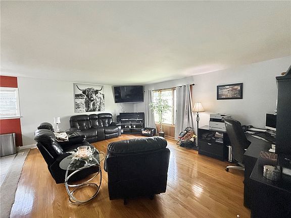 5th image of 120 Clarksen Dr