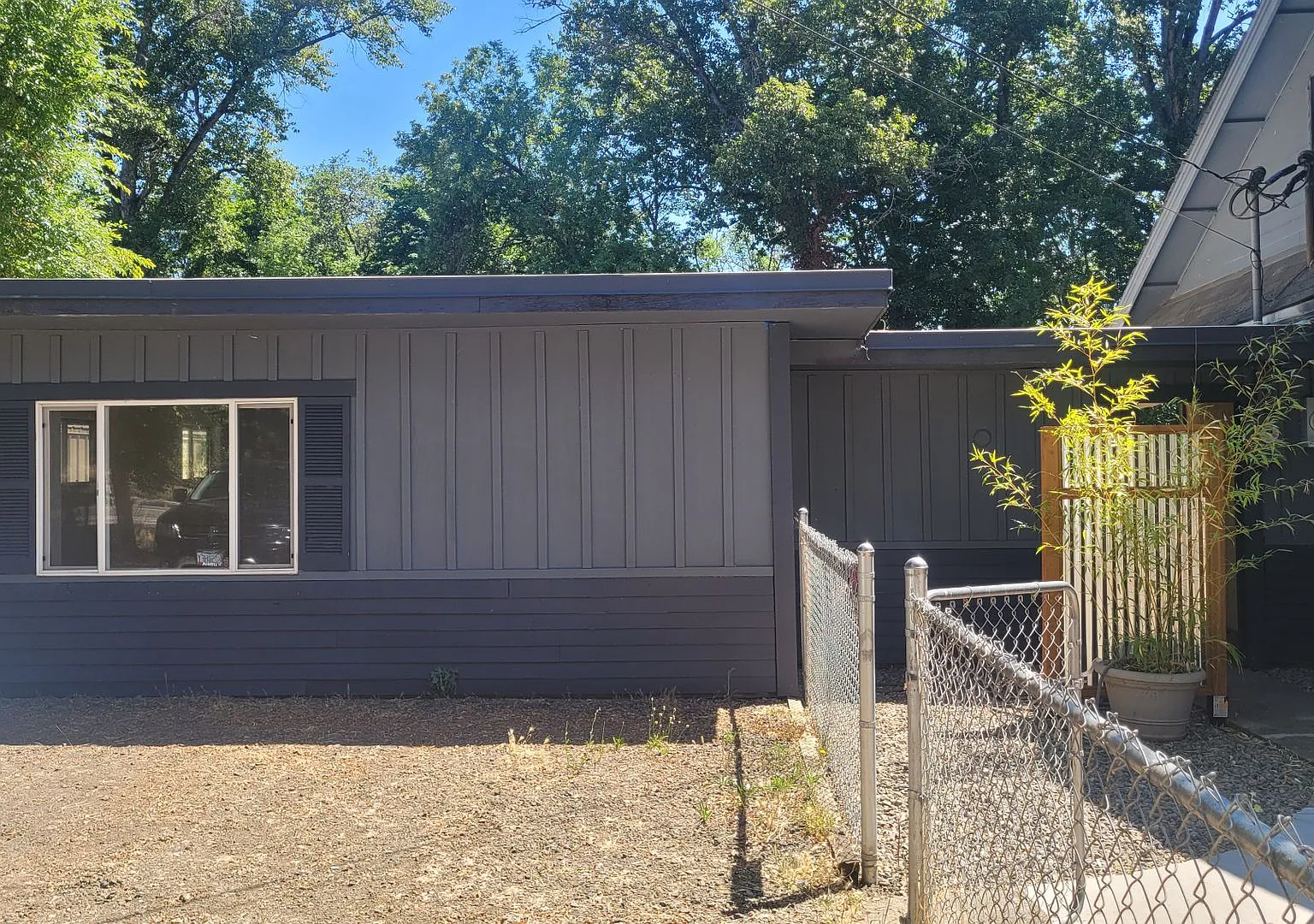 SIXA4267 — Photo 1