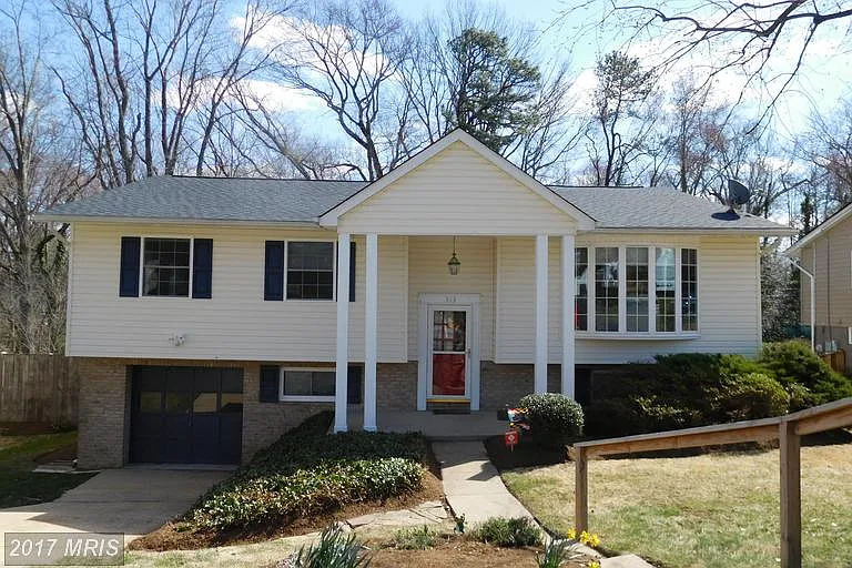 513 Maple Ridge Ln photo 1