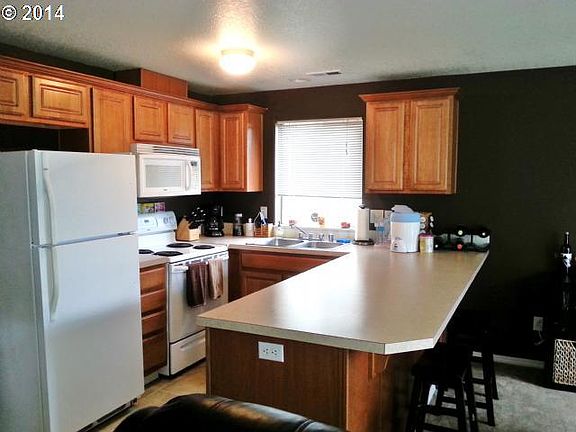 3rd image of 13737 NE 30th Cir