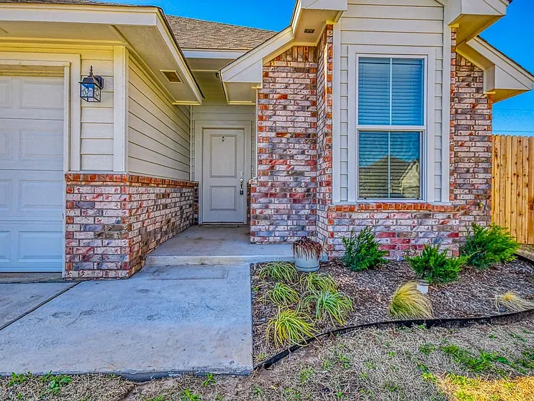 3100 Pebble Pond Dr — Photo 6