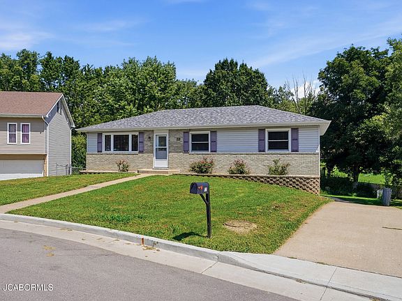 2nd image of 121 Wagonwheel Dr