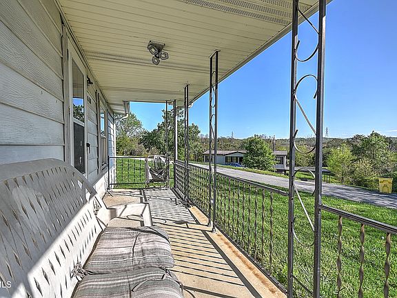 2nd image of 2000 McKinney Dr