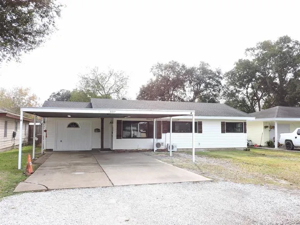 2227 10th St, Port Neches, TX 77651