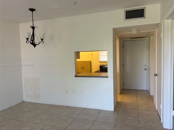 20200 NE 27th Ct APT 28