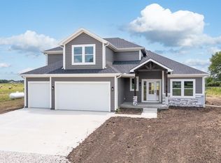 19998 207th St, Tonganoxie, KS 66086