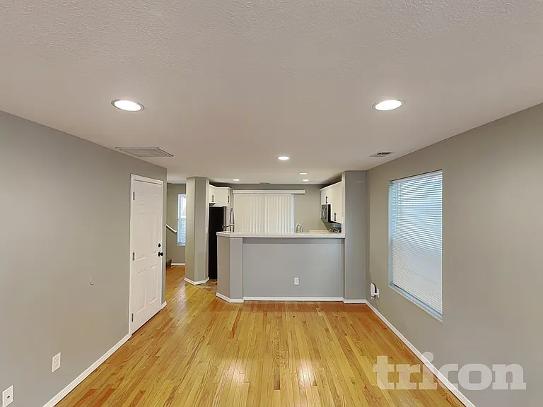 577 SW 207th Ave — Photo 4
