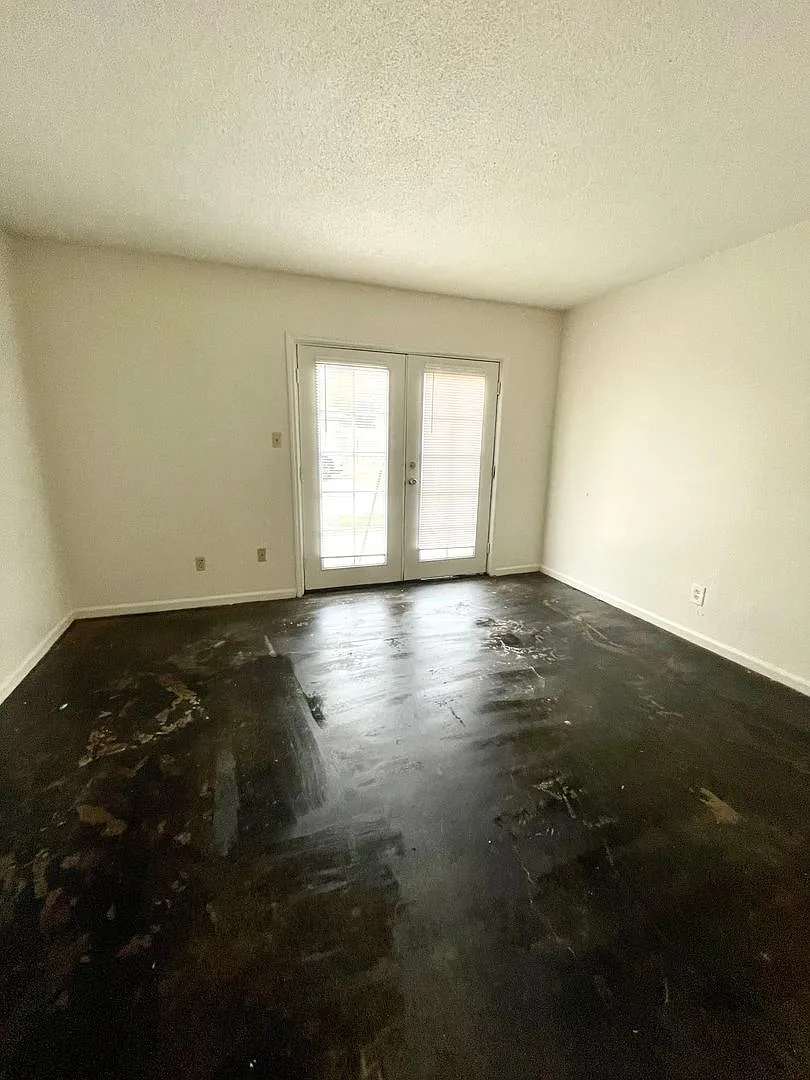 2 Bed / 1 bath townhouse available now! — Photo 2