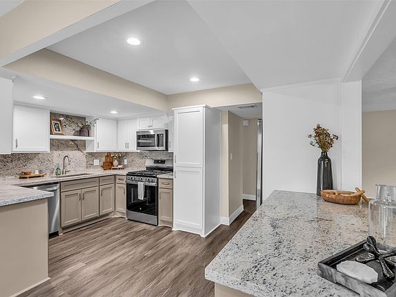 5th image of 1810 N Red Cedar Cir