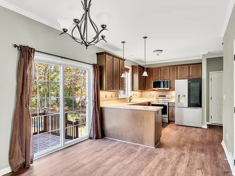 201 Maple Avenue Ext — Photo 10
