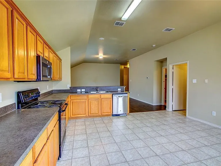 8513 Prairie Wind Trl — Photo 10